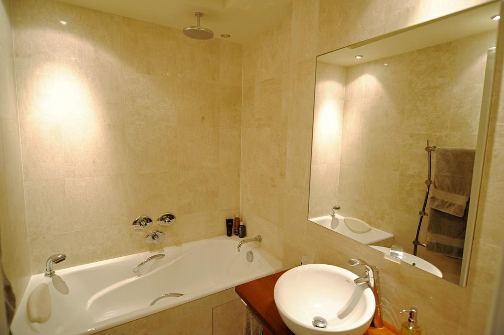 Champs Elysees Homestay - Air Conditioning Paryż Pokój zdjęcie
