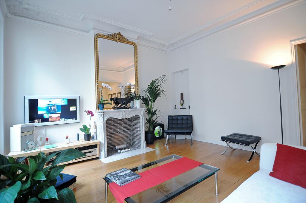 Champs Elysees Homestay - Air Conditioning Paryż Pokój zdjęcie